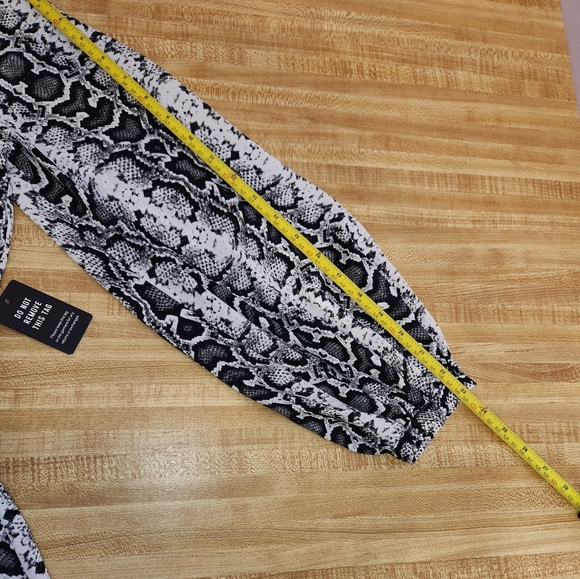 EXPRESS Women’s Snakeskin Print Balloon Sleeve Mini Dress, size M - Picture 11 of 15